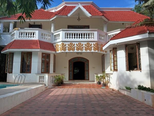 ECR Grand Ocean Beach Resort, Book  Hoteller i Tamil Nadu med pool, Swimmingpool