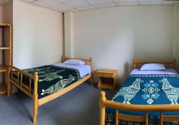 Bed And Breakfast, Book  Canar Kanyar