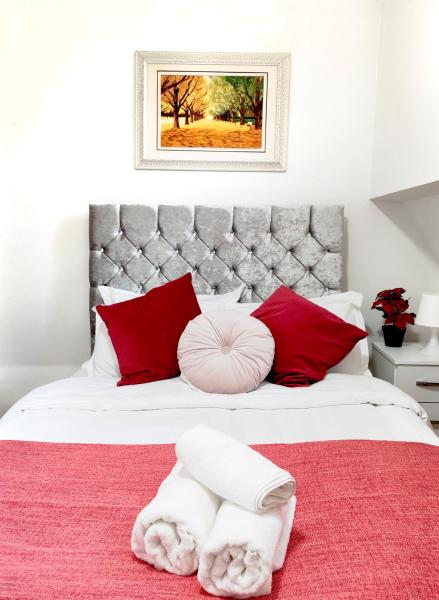 Tower Bridge Roomzzzz BnB, Book Bed and Breakfast London London og omegn, nær Execution Dock