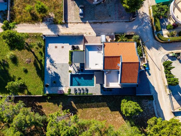 Family-friendly apartments with swimming pool Vir - Kozjak, Vir - 22971, Book Lejlighed Hoteller i Zadar County med pool, Swimmingpool
