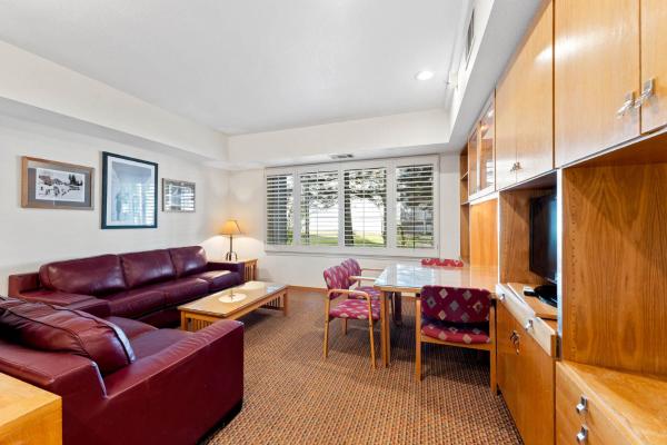 Palisades Tahoe Lodge Rentals Studio #115, Book  Hoteller i Squaw Valley med pool, Swimmingpool