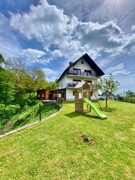 Holiday Home Maklen Gorski kotar with sauna and jacuzzi, Book  Kvarner hoteller med parkering, Parkering