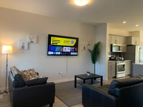 Glamorous 3 BR Villa with Double Garage, Book  Regina Saskatchewan