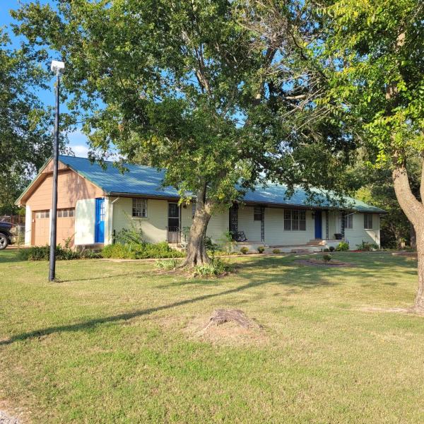 Blue Door Farmhouse, Book  Meeker 