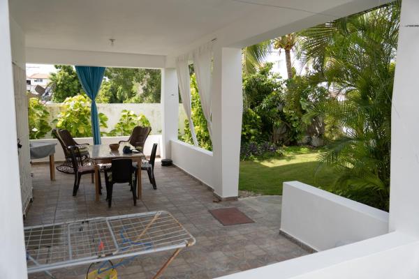 Villa Caribe, Book  Hoteller i La Romana Beaches med parkering, Parkering