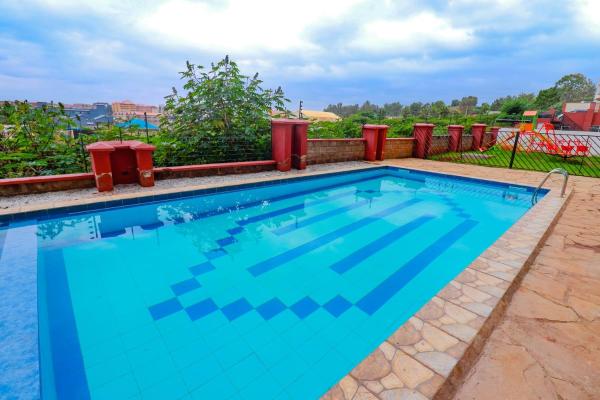 One bed airbnb with pool by Omuts, Book  Central hoteller med pool, Swimmingpool
