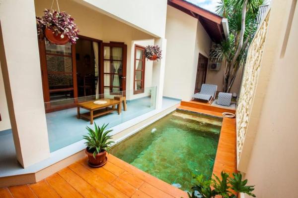 Vibrant Getaway in Seminyak: Villa Buyaya, Book  Badung hoteller med pool, Swimmingpool