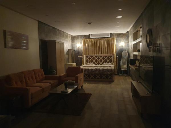 ستوديو بفناء خارجي ومدخل سيارة خاصين, Book  Al Hofuf Eastern Province