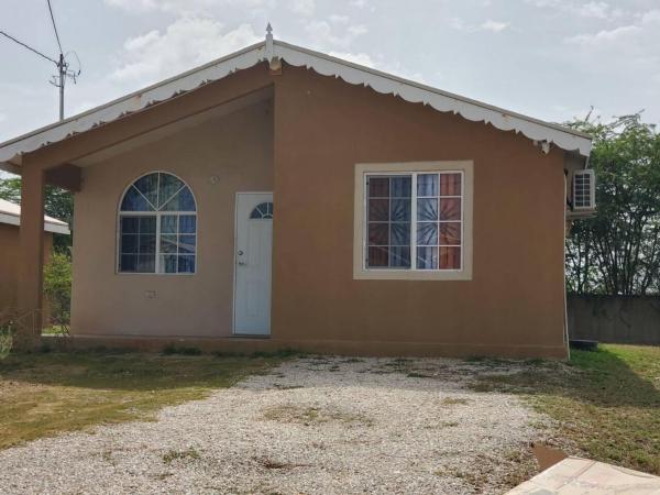 1-Bed House Sleeps 2 in Secure Community, Book  Old Harbour Jamaica