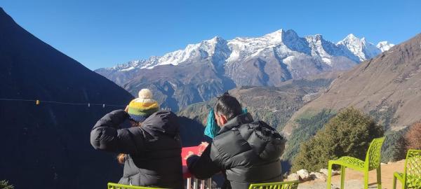 Trekker\s Lodge, Book  Thyāngboche 