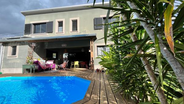 Villa avec piscine tranquille, Book  Saint-Pierre hoteller med pool, Swimmingpool