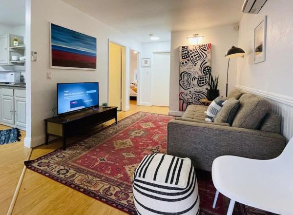 Artist\s retreat near the heart of the city, Book  Downtown Sacramento Sacramento