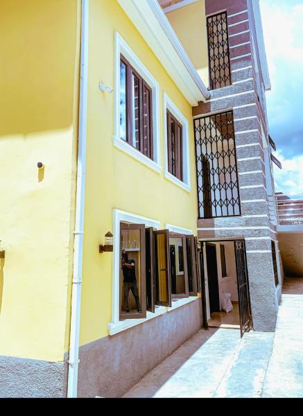 Select Elegant 3 Rooms 3 sized king-bed @ Abuja FCT, Book  Abuja Bwari