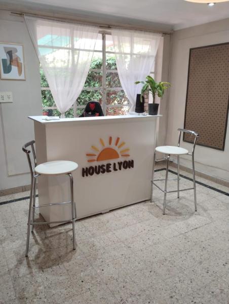 Houselyon, Book  Mendoza Mendoza