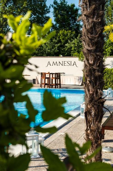 AMNESIA VILLAS, Book  Borghetto Marche