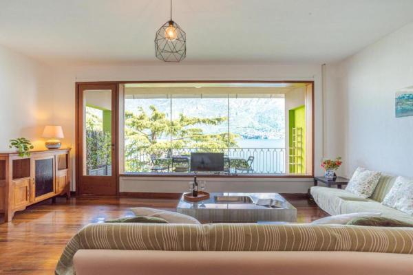 La Terrazza sul Lago, Book  Limonta Lombardiet