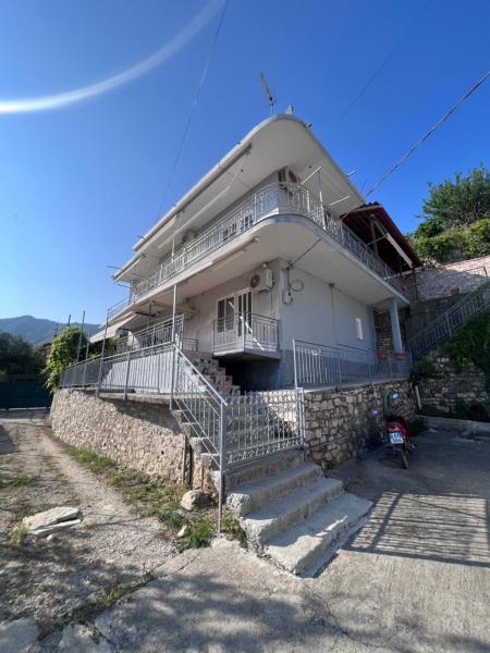 Dhoma Plazhi Husi, Book  Vlorë County hoteller med parkering, Parkering