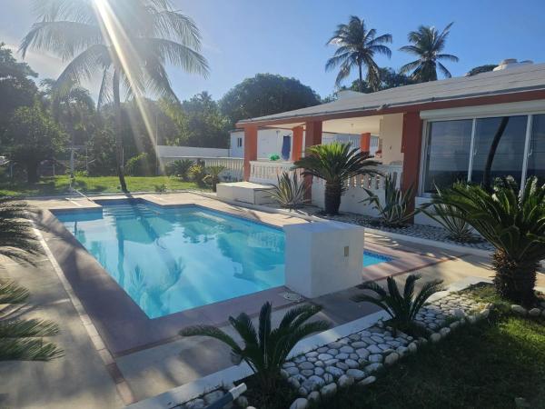 Villa Rosa, Book  Barahona hoteller med parkering, Parkering