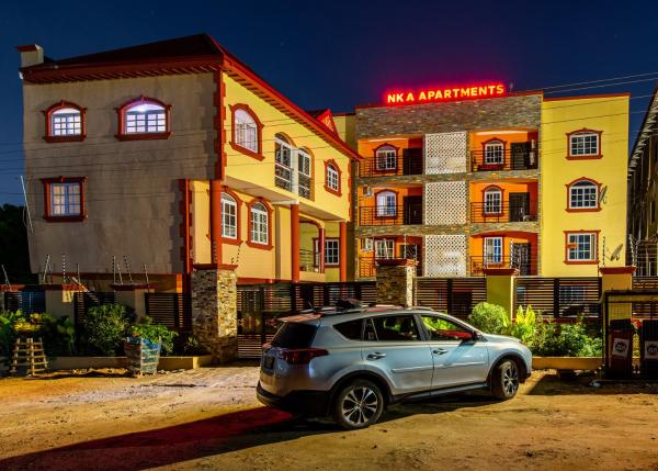 NKA Properties, Book  Hoteller i Tema med parkering, Parkering