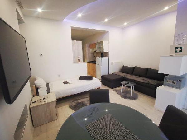 STUDIO APARTMANI RO-MA, Book   