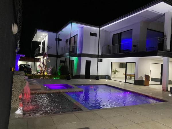 Chalet El Pilar Bacelona Quindio, Book Chalet  