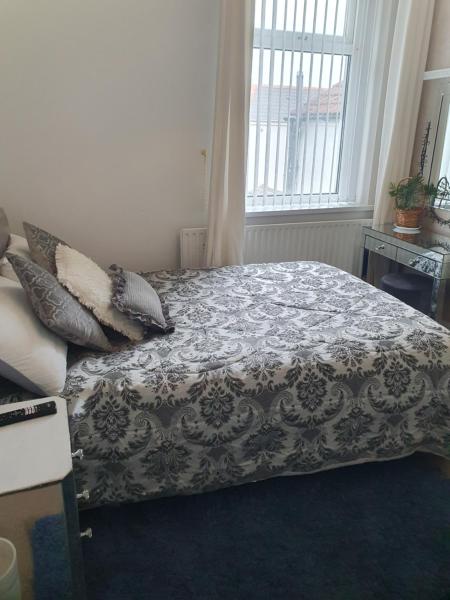 Private Double Room in Cardiff, Book  Cardiff Cardiff