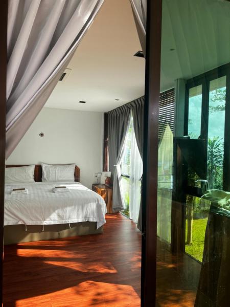 4 Simple Minimalistic Rooms at Sunset Lodge - Eco Valley Retreat 豐之谷, Book  Balung Sabah