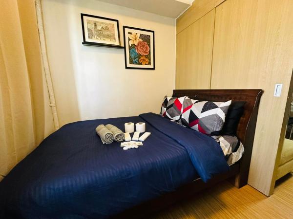 1 Bedroom with balcony Near Airport Bgc Taguig City, Book  Luzon hoteller med pool, Swimmingpool