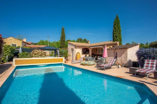 Villa Chrisama, Book  Hoteller i Rhône-Alps med pool, Swimmingpool