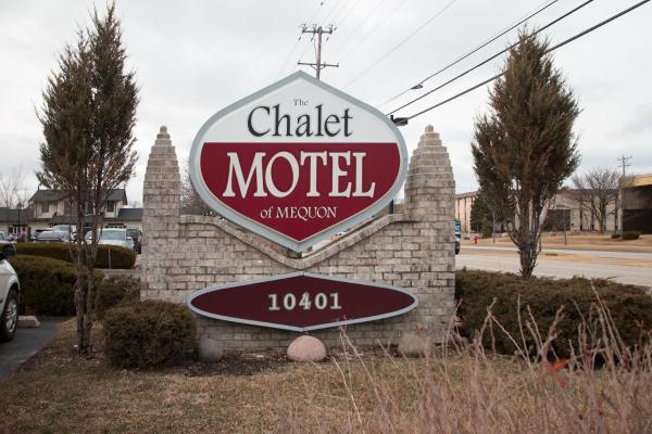 The Chalet Motel, Book Chalet Mequon Sommerhuse, Hytte