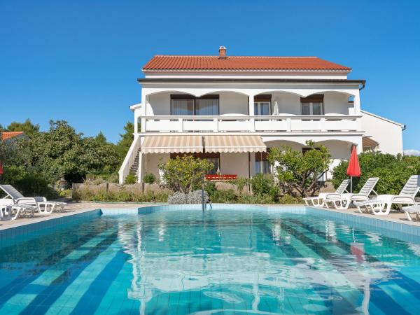 Apartment Vesela-3 by Interhome, Book Lejlighed Hoteller i Zadar County med pool, Swimmingpool