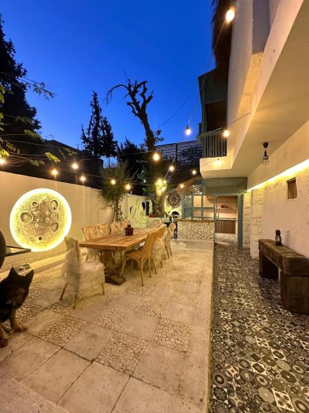 Rustic Luxe Garden Villa, Book  Cairo Governorate hoteller med parkering, Parkering