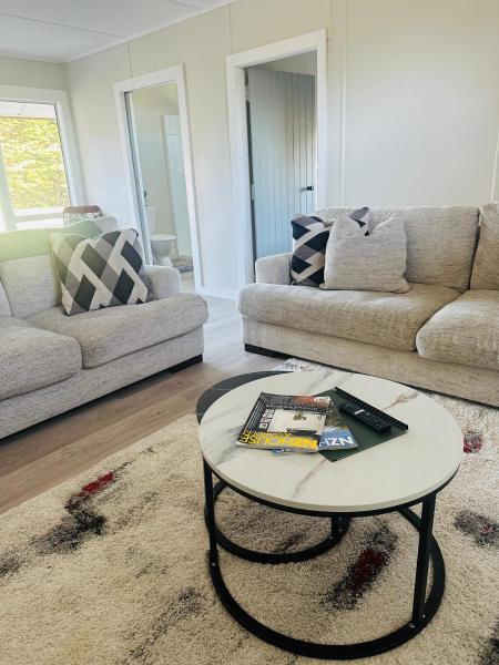 Waitawhiti Country Retreat - Neils Whare, Book  Tinui 
