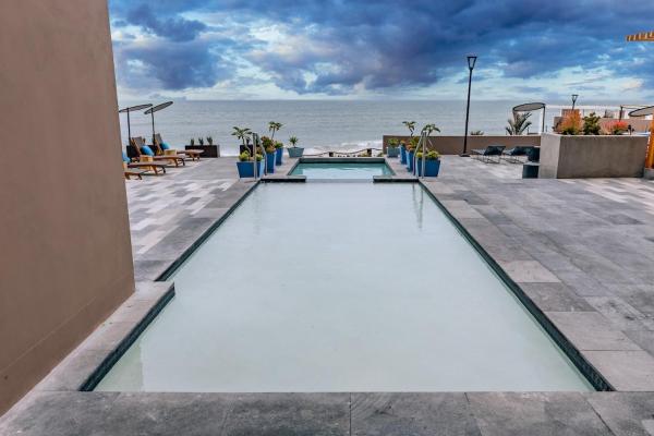 Beachfront Condo with Balcony amazing view, Book  Tijuana hoteller med pool, Swimmingpool