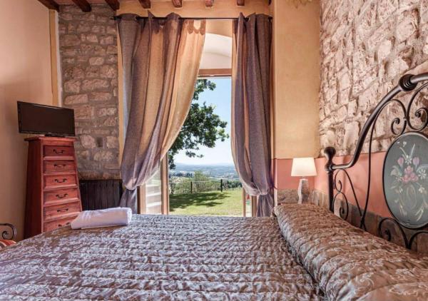 Wine Experience - Villa Aurora - Villa Rubino, Book  Valdarno hoteller med pool, Swimmingpool