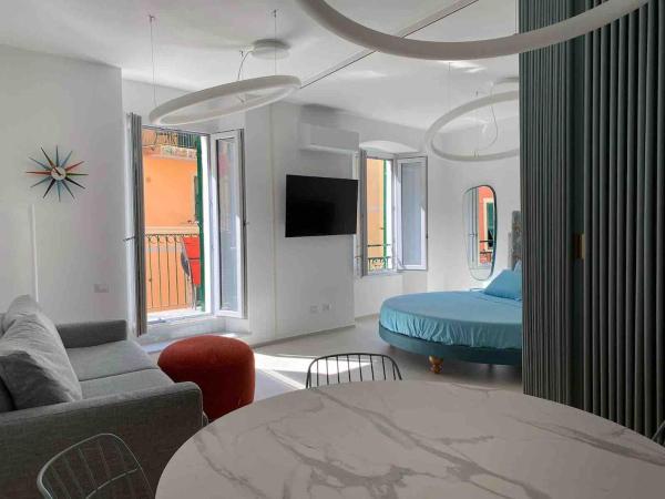 Italove Riomaggiore Lux Exclusive Apt with balcony, Book  Riomaggiore Cinque Terre