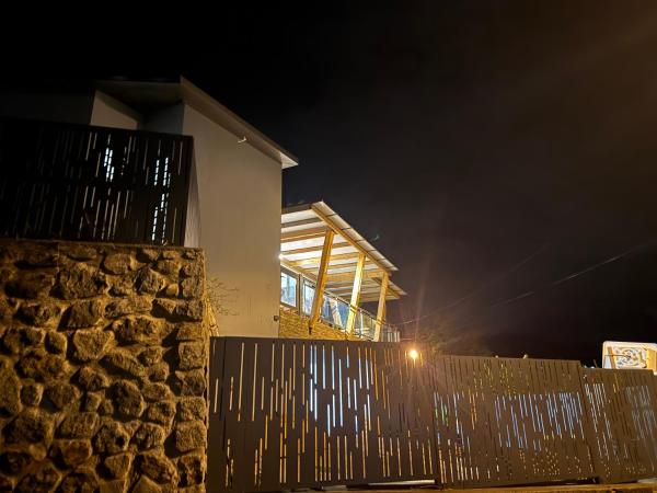 Villa DELTA, Book  Sainte-Marie hoteller med pool, Swimmingpool