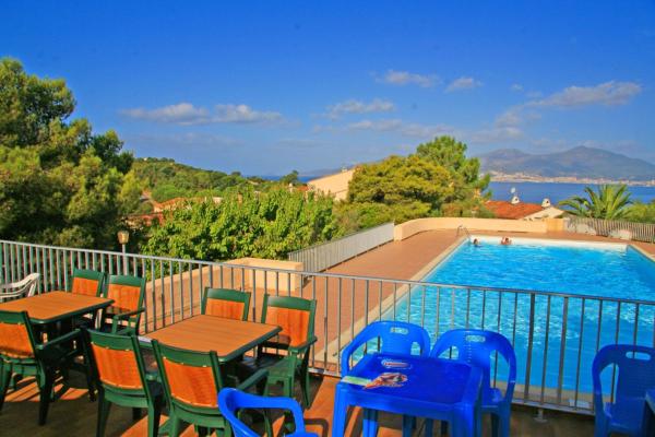 Appartement charmant avec piscine à Porticcio - 32 m², Book Lejlighed Korsika hoteller med parkering, Parkering