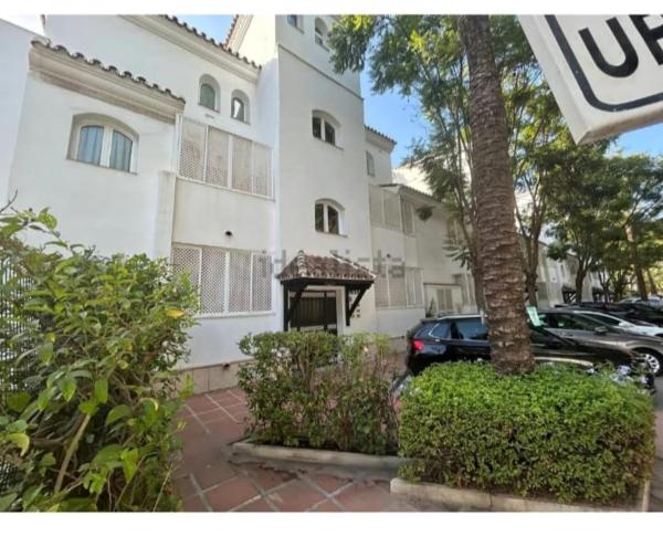 Apartamento en Elviria, Book  Hoteller i Costa del Sol med pool, Swimmingpool