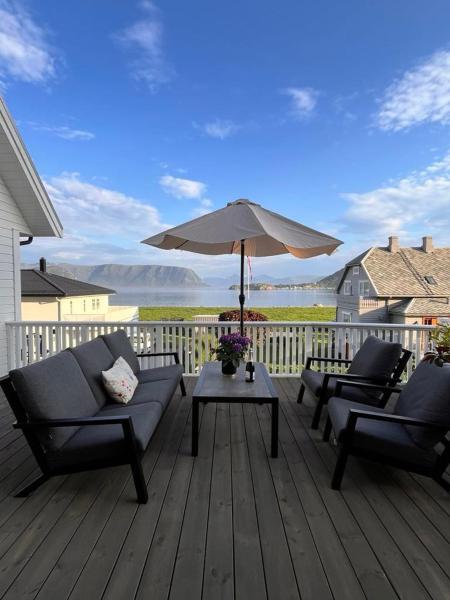 Cozy house with sea view, Book  Havsteinen Møre og Romsdal