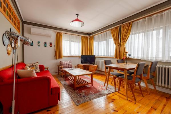 Central 3-Bedroom Apartment with High Ceilings, Book Lejlighed Istanbul Marmara Region