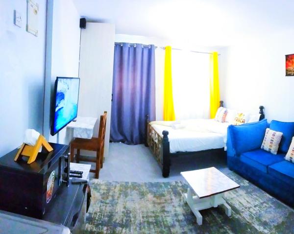 Essik Homes Studio 2 - Muthiga, Waiyaki Way, Book  Nairobi hoteller med parkering, Parkering