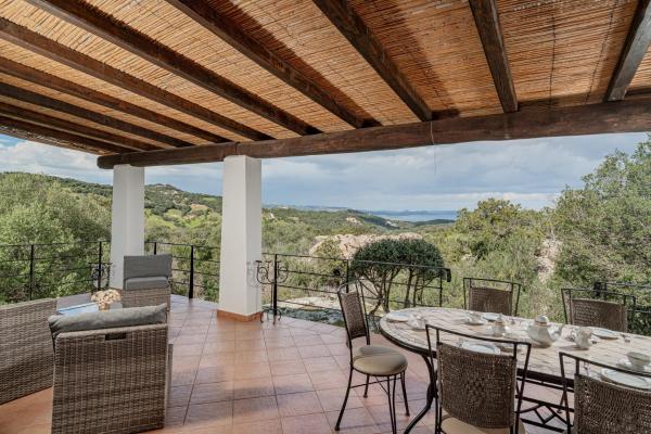 Villa immersa nella Natura con vista Mare, Book  Cannigione Emerald Coast