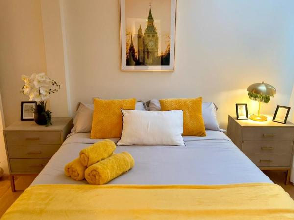 Private 2 Bedrooms flat in Knightsbridge, Book  Hoteller i London og omegn med parkering, Parkering