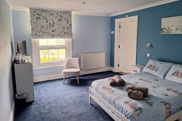 Ensuite Double Room with Countryside Views, Book  Cranleigh Surrey