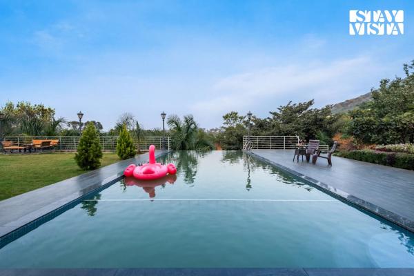 StayVista at Banyan Nirvana Villa with Pool, Bonfire & Lawn, Book  Nashik 