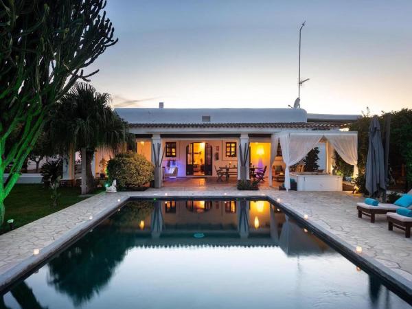 Villa in San Rafael with Private Pool, Book  Sant Rafael de Sa Creu Ibiza