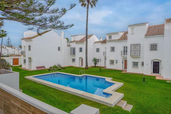 Casabel Beach Villa Playa Alicate Marbella, Book  Hoteller i Costa del Sol med pool, Swimmingpool