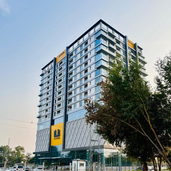 ELYSIUM TOWER Modern & Luxury Apartments Overlooking Centaurus Mall Islamabad, Book Lejlighed Islamabad hoteller med parkering, Parkering