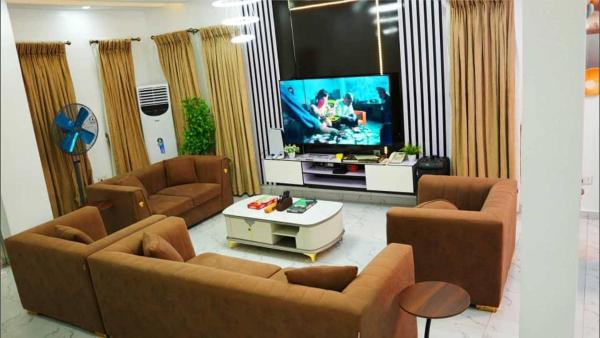 Spacious 4-Bedroom Apartment shortlet, Allen Avenue ikeja, Book Lejlighed Ikeja Lagos